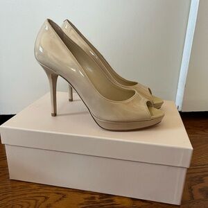 Tan patent leather pumps open toe
